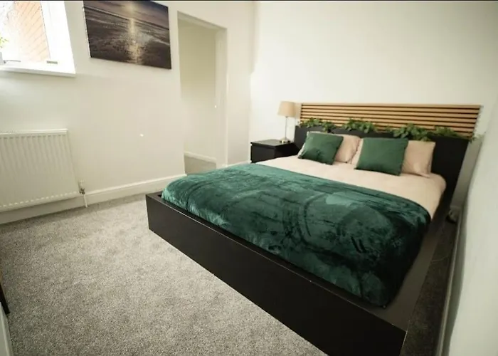 Spacious - Sleeps 5 - Garden - Close To Sea