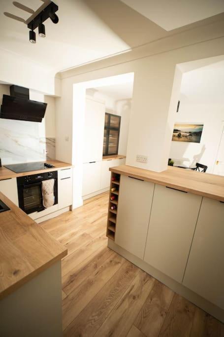 Spacious - Sleeps 5 - Garden - Close To Sea Holiday home