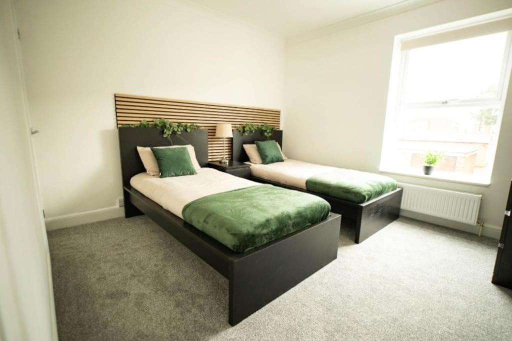 Holiday home Spacious - Sleeps 5 - Garden - Close To Sea *
